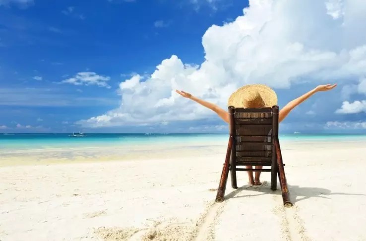 WomanAloneOnBeach-850x560